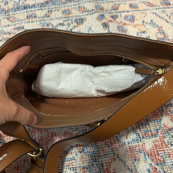 Tory Burch Gemini Link Patent Crossbody Bag in Umber NWOT - Picture 3 of 10